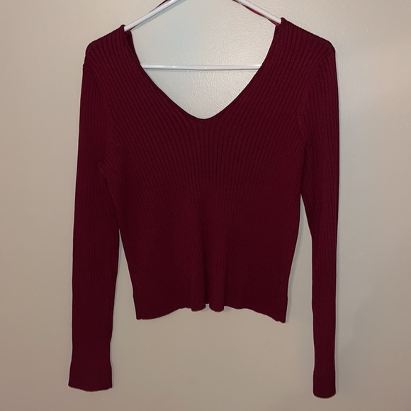 Wide-Collared Sweater! - Picture 4 of 4